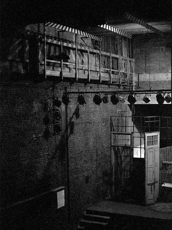 Lateral do palco com galeria técnica (1968) Lateral do palco com galeria técnica (1968)