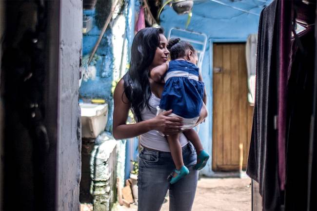 Eliane ferreira da silva, 21 anos, mãe de Ana Mirella: “Aprendi que ler, e ler muito, para a criança é importante. Minha filha é muito esperta, se expressa bem. Não imaginava que um neném pudesse ser tão inteligente”