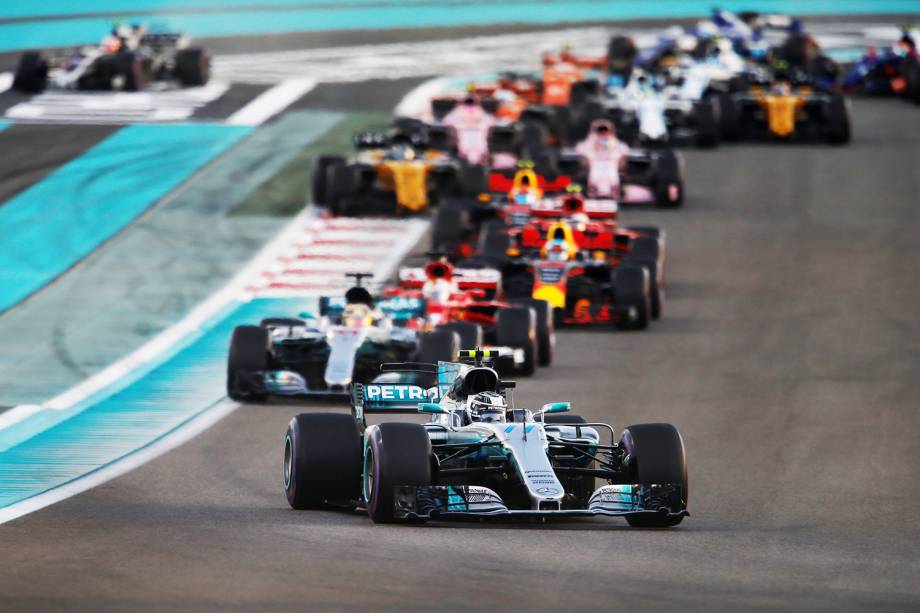 O piloto da equipe Mercedes, Valtteri Bottas, durante o Grande Prêmio de Abu Dhabi de Fórmula 1, realizado no Circuito Yas Marina - 26/11/2017