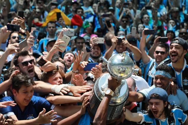 Torcida gremista comemora o título da Libertadores na Arena do Grêmio em Porto Alegre - 30/11/2017 Torcida gremista comemora o título da Libertadores na Arena do Grêmio em Porto Alegre - 30/11/2017