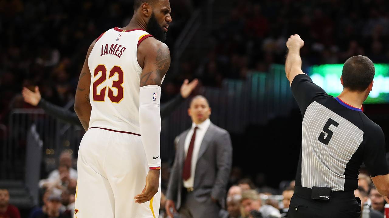 LeBron James é expulso em partida da NBA