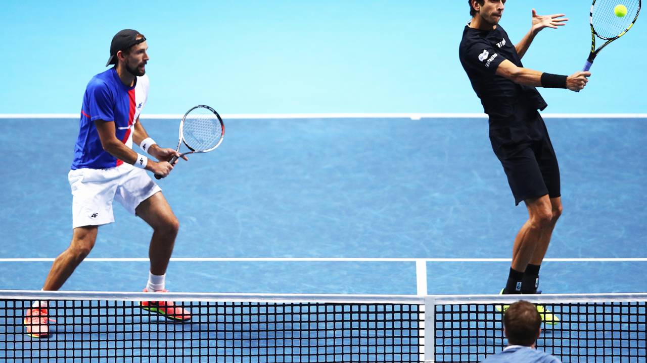O tenista brasileiro Marcelo Melo e o polonês Lukasz Kubot, durante a final do torneio de duplas da ATP - 19/11/2017