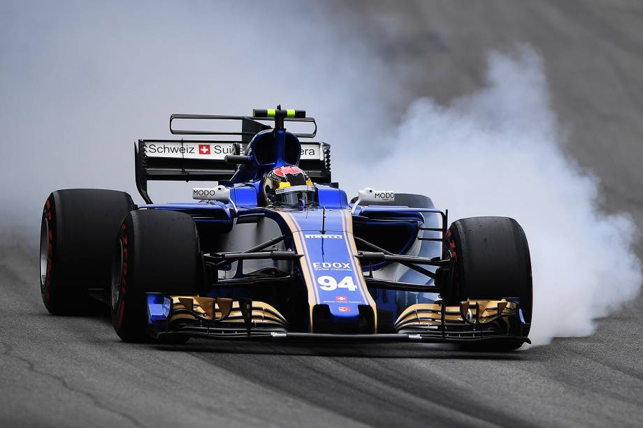 O piloto alemão Pascal Wehrlein, da Sauber, durante segundo dia de treino livre para o Grande Prêmio do Brasil, no Autódromo de Interlagos - 11/11/2017