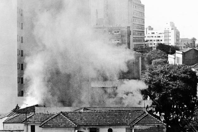 Vista do incêndio no Teatro Oficina 1966 Vista do incêndio no Teatro Oficina 1966