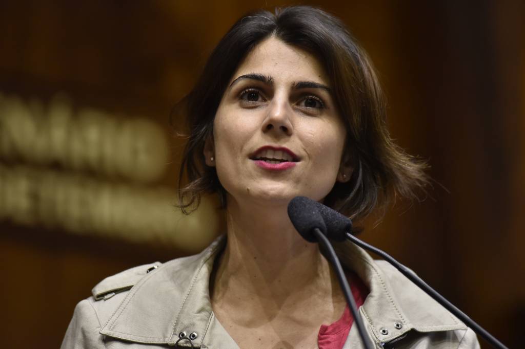 Cientista Politica a Manuela D’Ávila: ‘Como podemos abdicar de você?’