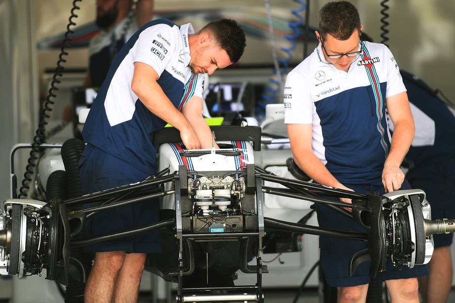 Movimentação no Autódromo de Interlagos antes do início dos treinos para o Grande Prêmio do Brasil de Fórmula 1