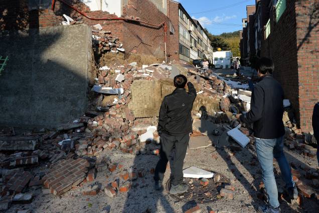 Um prédio de tijolos é visto destruído após o terremoto em Pohang na Coreia do Sul - 15/11/2017 Um prédio de tijolos é visto destruído após o terremoto em Pohang na Coreia do Sul - 15/11/2017