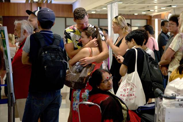 Passageiros buscam informações após dezenas de voos serem cancelados devido à erupção do Monte Agung em Bali, na Indonésia - 28/11/2017 Passageiros buscam informações após dezenas de voos serem cancelados devido à erupção do Monte Agung em Bali, na Indonésia - 28/11/2017