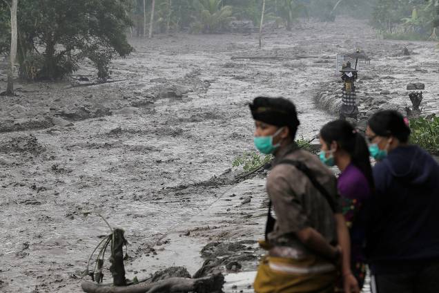 Vulcão do monte Agung continua em erupção em Bali, na Indonésia - 28/11/2017 Vulcão do monte Agung continua em erupção em Bali, na Indonésia - 28/11/2017