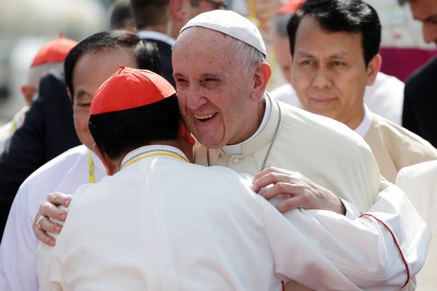 Papa Francisco é recebido por fiéis e membros da igreja no Aeroporto Internacional de Yangon, no Mianmar - 27/11/2017 Papa Francisco é recebido por fiéis e membros da igreja no Aeroporto Internacional de Yangon, no Mianmar - 27/11/2017