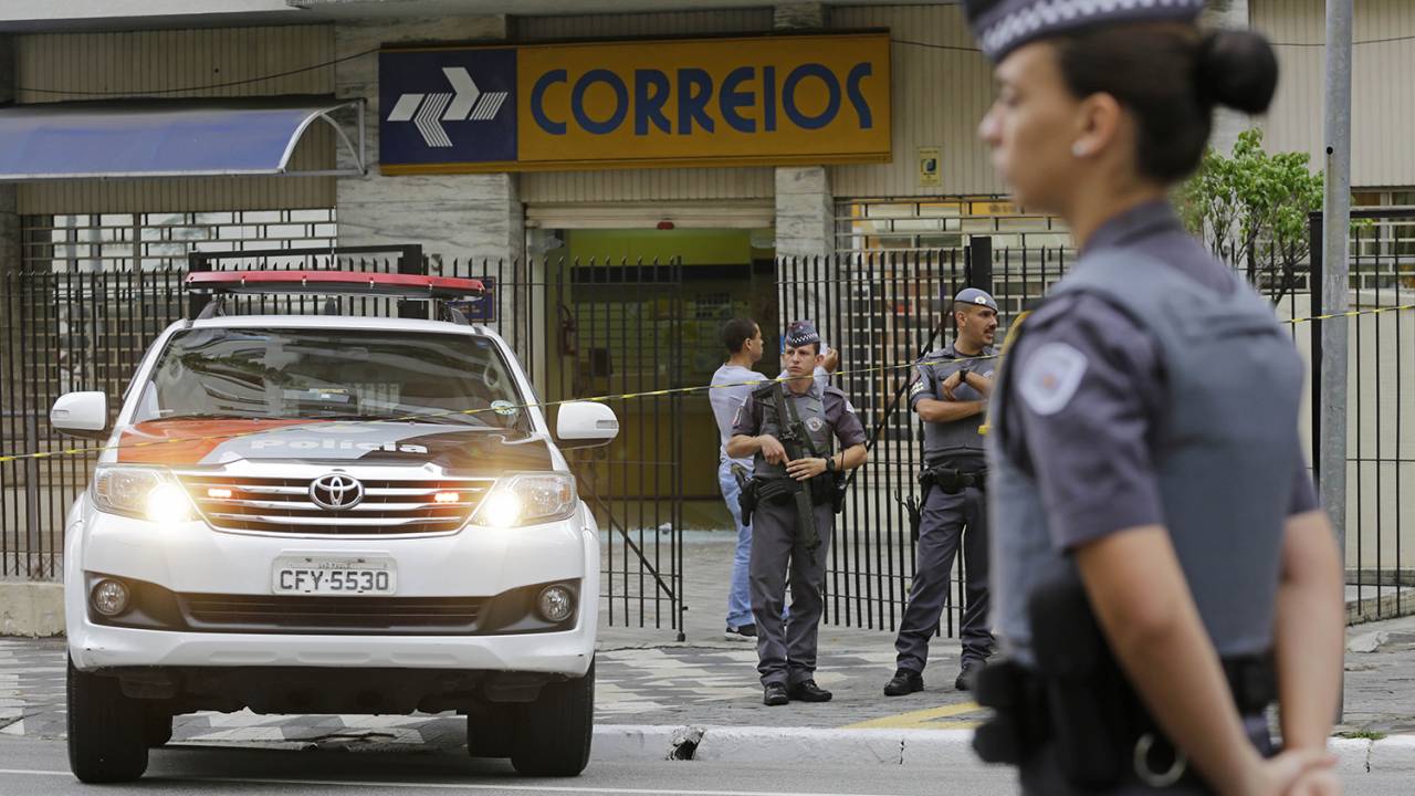 Tentativa de assalto aos Correios termina em tiroteio em SP