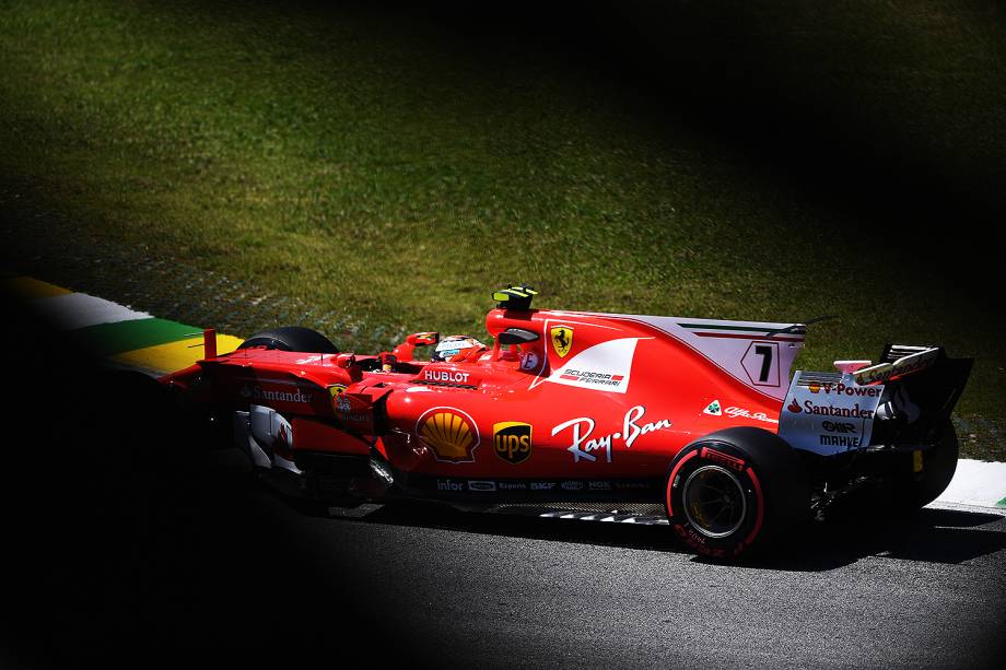 O piloto finlandês Kimi Räikkönen, da Ferrari, durante treino livre para o Grande Prêmio do Brasil, em Interlagos - 10/11/2017