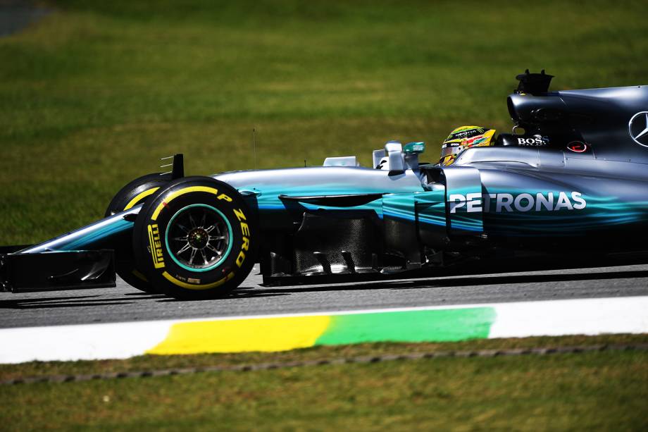 O piloto britânico Lewis Hamilton, da Mercedes, durante treino livre para o Grande Prêmio do Brasil, em Interlagos - 10/11/2017