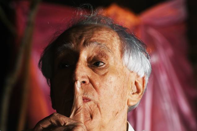 O dramaturgo Zé Celso, diretor do Teatro Oficina em entrevista ao site de VEJA O dramaturgo Zé Celso, diretor do Teatro Oficina em entrevista ao site de VEJA