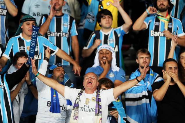 Torcedores do Grêmio e do Real Madrid antes da partida entre Grêmio e Real Madrid, válida pela final do Mundial de Clubes da FIFA, realizada no estádio Xeique Zayed, em Abu Dhabi - 16/12/2017 Torcedores do Grêmio e do Real Madrid antes da partida entre Grêmio e Real Madrid, válida pela final do Mundial de Clubes da FIFA, realizada no estádio Xeique Zayed, em Abu Dhabi - 16/12/2017