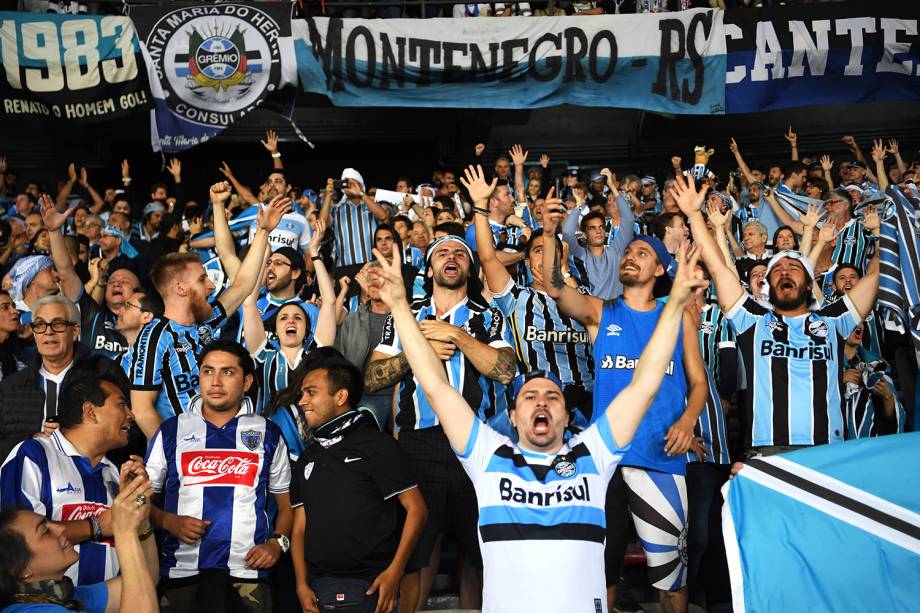 Torcedores do Grêmio comparecem ao Estádio Xeique Zayed, em Abu Dhabi, antes da final do Mundial de Clubes da FIFA, entre Grêmio e Real Madrid - 16/12/2017