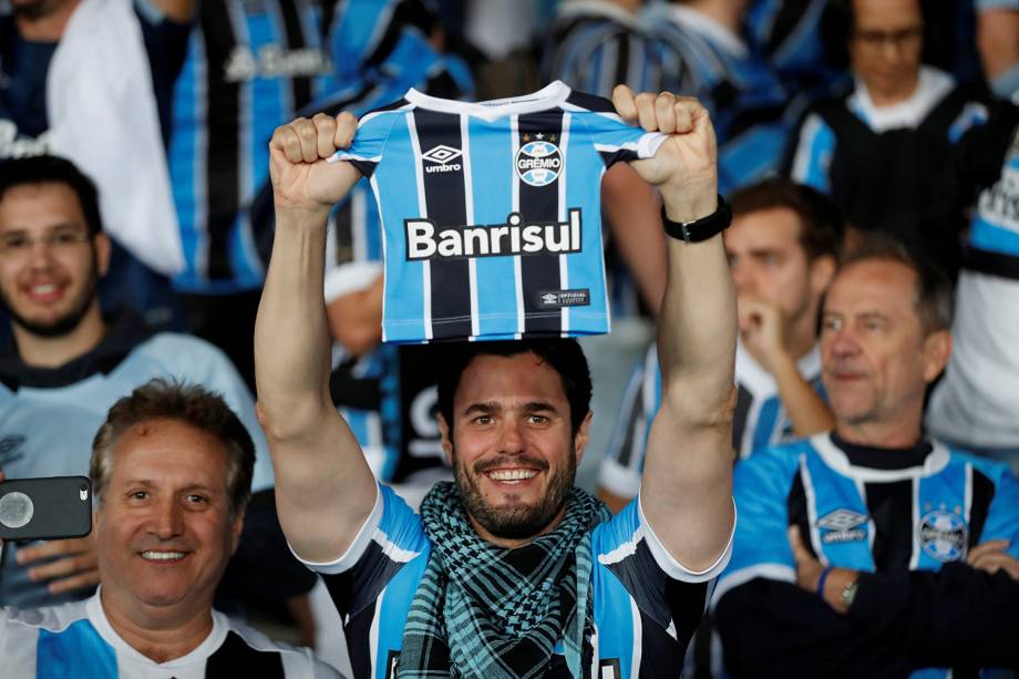 Torcedores do Grêmio comparecem ao Estádio Xeique Zayed, em Abu Dhabi, antes da final do Mundial de Clubes da FIFA, entre Grêmio e Real Madrid - 16/12/2017