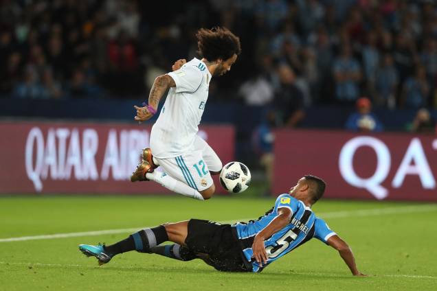 Marcelo e Michel disputam bola durante partida entre Grêmio e Real Madrid, válida pela final do Mundial de Clubes da FIFA, realizada no Estádio Xeique Zayed, em Abu Dhabi - 16/12/2017 Marcelo e Michel disputam bola durante partida entre Grêmio e Real Madrid, válida pela final do Mundial de Clubes da FIFA, realizada no Estádio Xeique Zayed, em Abu Dhabi - 16/12/2017