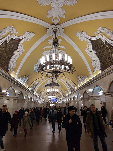 Movimentação em estação de metrô na Rússia Movimentação em estação de metrô na Rússia