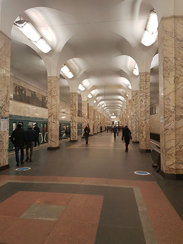 Movimentação em estação de metrô na Rússia Movimentação em estação de metrô na Rússia