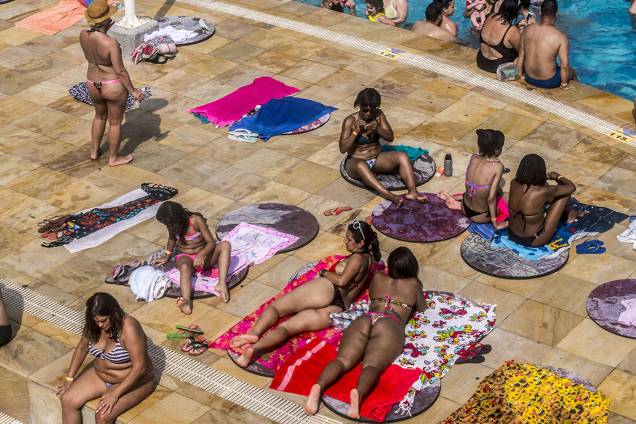 Banhistas se refrescam nas piscinas do SESC Belenzinho, em São Paulo Banhistas se refrescam nas piscinas do SESC Belenzinho, em São Paulo