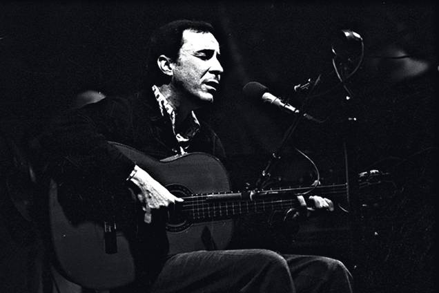 João Gilberto nos anos 50: seu estilo absolutamente singular definiu a bossa nova e mudou toda a MPB João Gilberto nos anos 50: seu estilo absolutamente singular definiu a bossa nova e mudou toda a MPB