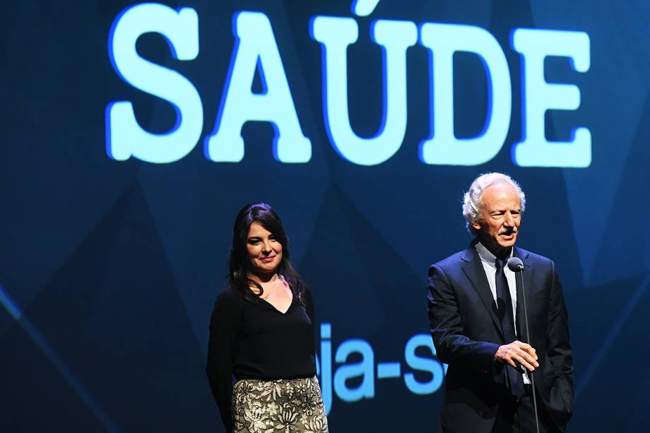 A endocrinologista Maria Edna de Melo e do urologista Miguel Srougi estiveram no Prêmio Veja-se para entregar o troféu na categoria 'Saúde'