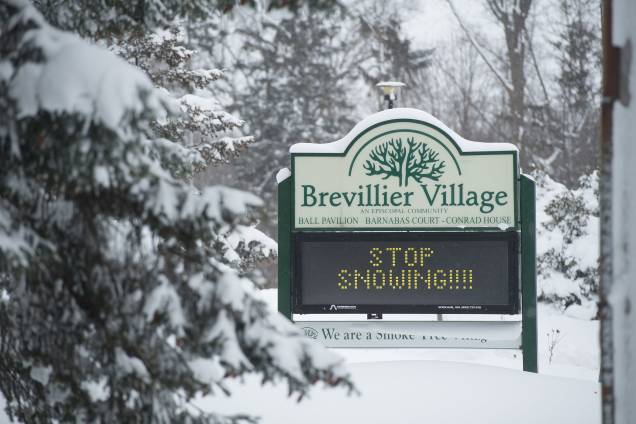 A comunidade de Brevillier Village Episcopal deixa um pedido para a neve parar de cair depois de dois dias seguidos em Erie, no estado americano da Pensilvânia - 27/12/2017 A comunidade de Brevillier Village Episcopal deixa um pedido para a neve parar de cair depois de dois dias seguidos em Erie, no estado americano da Pensilvânia - 27/12/2017