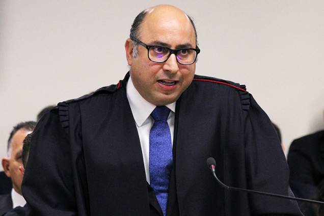 O advogado Fernando Augusto Henrique Fernandes, durante a sessão de julgamento do ex-presidente Lula no TRF4 (Tribunal Regional Federal da 4ª Região), em Porto Alegre (RS) - 24/01/2018 O advogado Fernando Augusto Henrique Fernandes, durante a sessão de julgamento do ex-presidente Lula no TRF4 (Tribunal Regional Federal da 4ª Região), em Porto Alegre (RS) - 24/01/2018