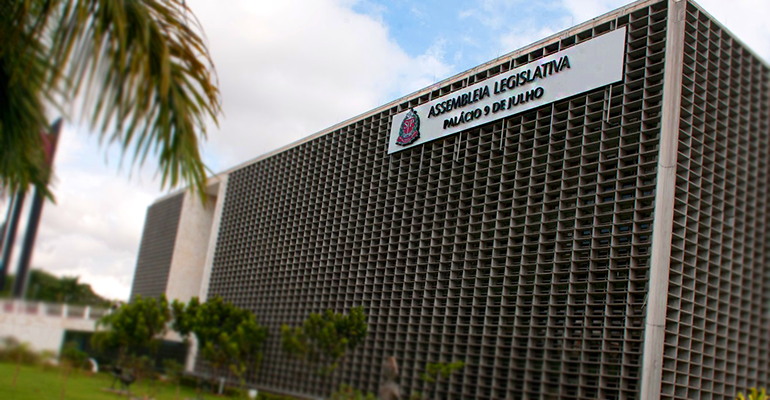 Procuradores criticam regra da Alesp e vão à Justiça para não bater ponto