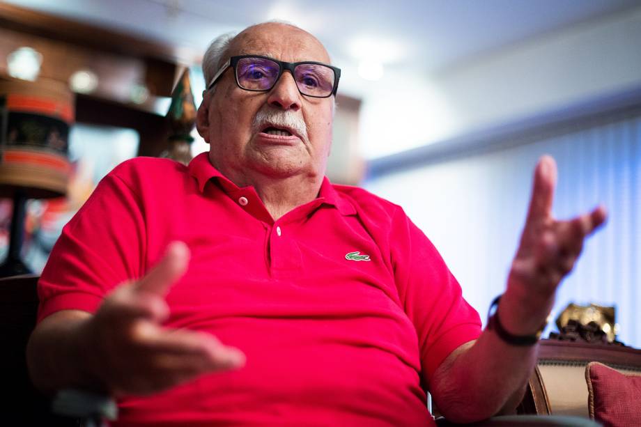 Carlos Heitor Cony, jornalista, escritor brasileiro e membro da Academia Brasileira de Letras, posa para entrevista à Folha de S. Paulo, em sua residência localizada na Lagoa, na zona sul do Rio de Janeiro (RJ) - 07/03/2016