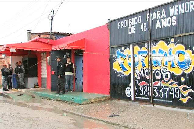 Festa no bairro Cajazeiras, na periferia de Fortaleza (CE), termina com 14 pessoas mortas - 27/01/2018 Festa no bairro Cajazeiras, na periferia de Fortaleza (CE), termina com 14 pessoas mortas - 27/01/2018