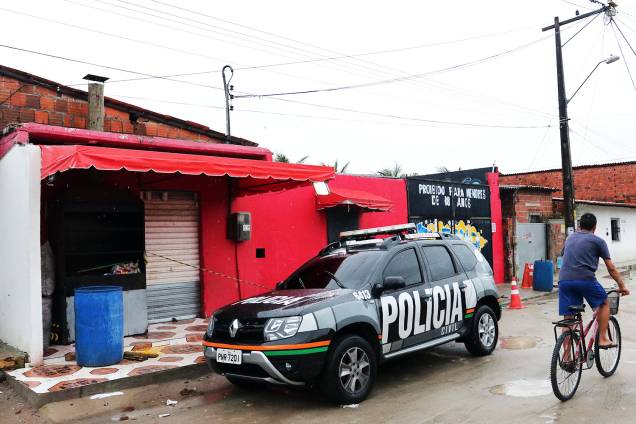 Viatura da Polícia Civil é vista em frente ao ´´Forró do Gago´´, local onde 14 pessoas foram mortas - 27/01/2018 Viatura da Polícia Civil é vista em frente ao ´´Forró do Gago´´, local onde 14 pessoas foram mortas - 27/01/2018
