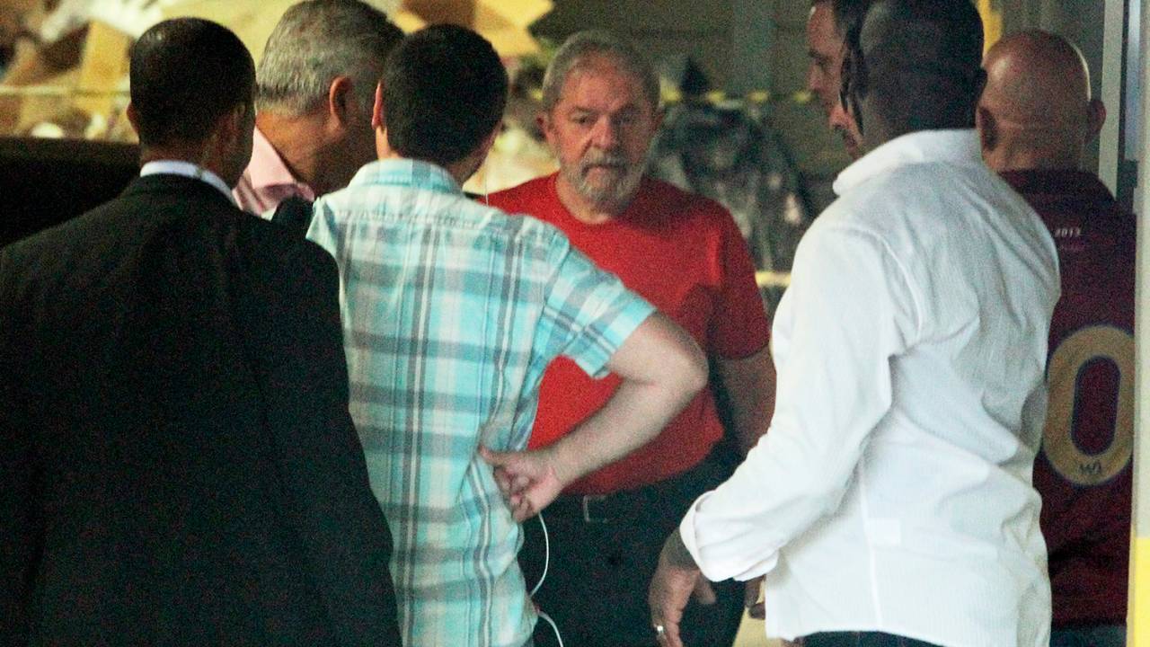 O ex-presidente Lula chega ao Sindicato dos Metalúrgicos, em São Bernardo do Campo (SP), para acompanhar o julgamento do recurso de segunda instância no TRF-4 - 24/01/2018