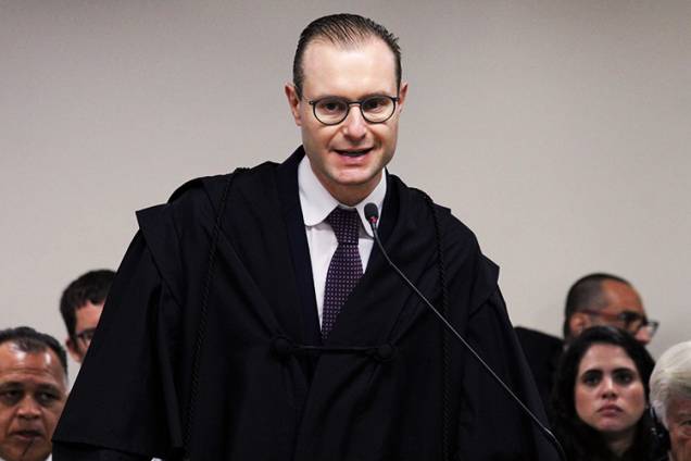 O advogado do ex-presidente Lula, Cristiano Zanin, durante a sessão de julgamento do ex-presidente Lula no TRF4 (Tribunal Regional Federal da 4ª Região), em Porto Alegre (RS) - 24/01/2018 O advogado do ex-presidente Lula, Cristiano Zanin, durante a sessão de julgamento do ex-presidente Lula no TRF4 (Tribunal Regional Federal da 4ª Região), em Porto Alegre (RS) - 24/01/2018