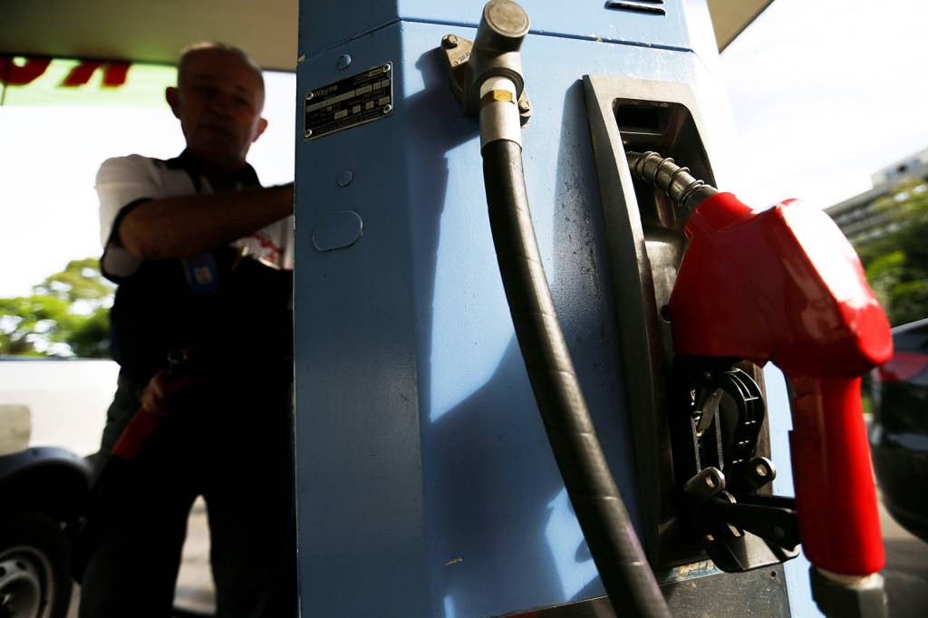 Gasolina sobe 8,1% em três meses seguidos de alta, diz ANP