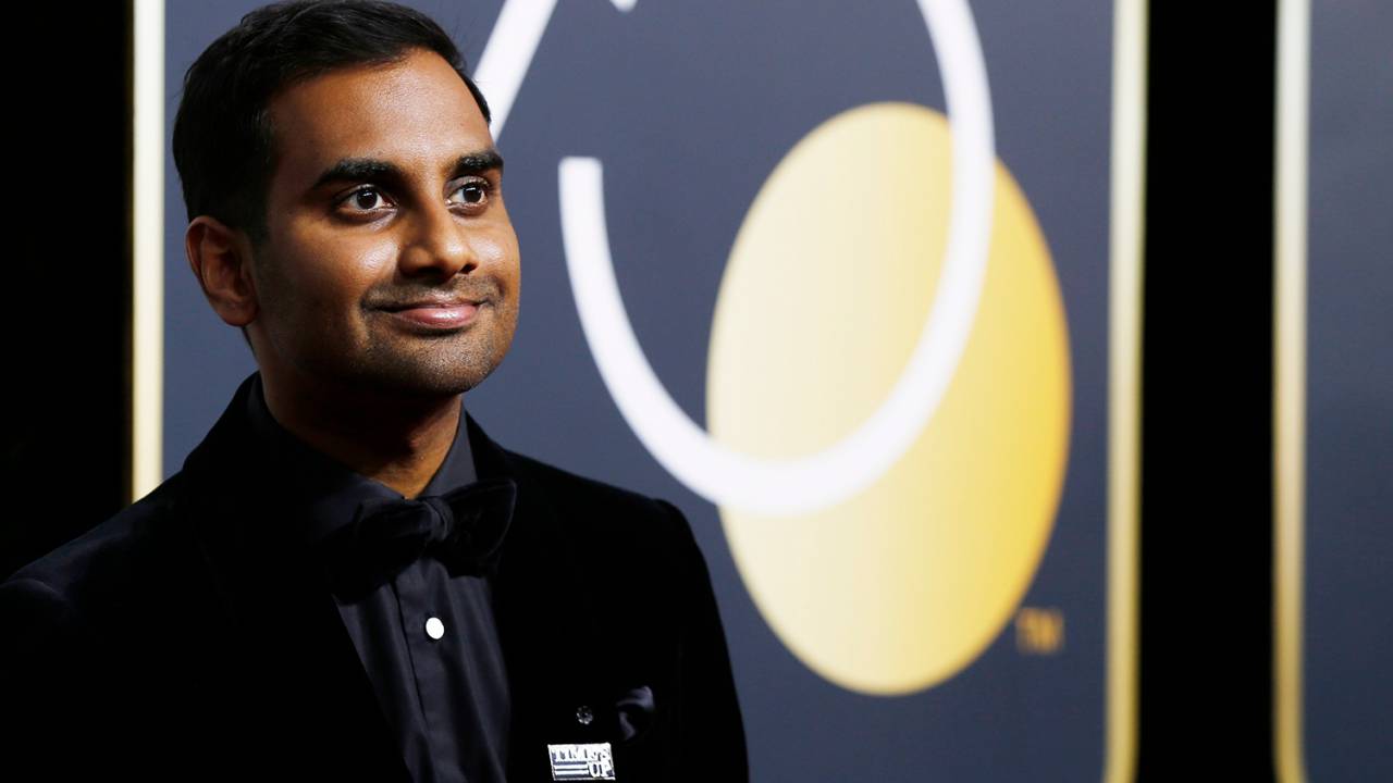 O ator norte-americano Aziz Ansari durante a premiação do Globo de Ouro - 07/01/2018