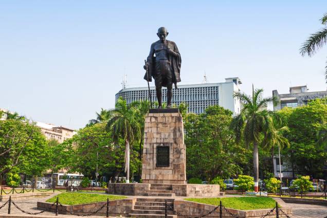 Estátua de Mahatma Gandhi no centro de Mumbai, Índia Estátua de Mahatma Gandhi no centro de Mumbai, Índia