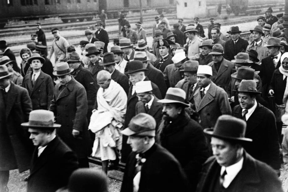 Mahatma Gandhi é calorosamente recebido em Roma, em 1931