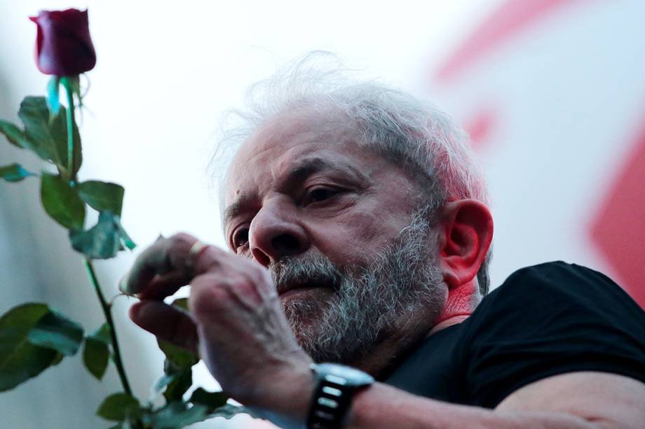 O ex-presidente Lula durante ato no centro de São Paulo, após seu julgamento