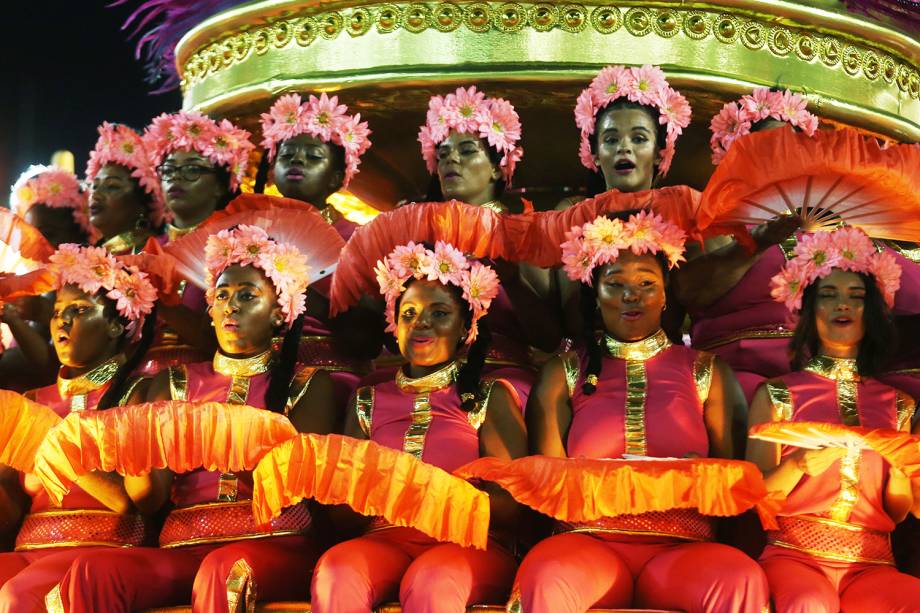 Desfile da escola de samba Império Serrano, no Sambódromo da Marquês de Sapucaí, no Rio de Janeiro (RJ) - 11/02/2018