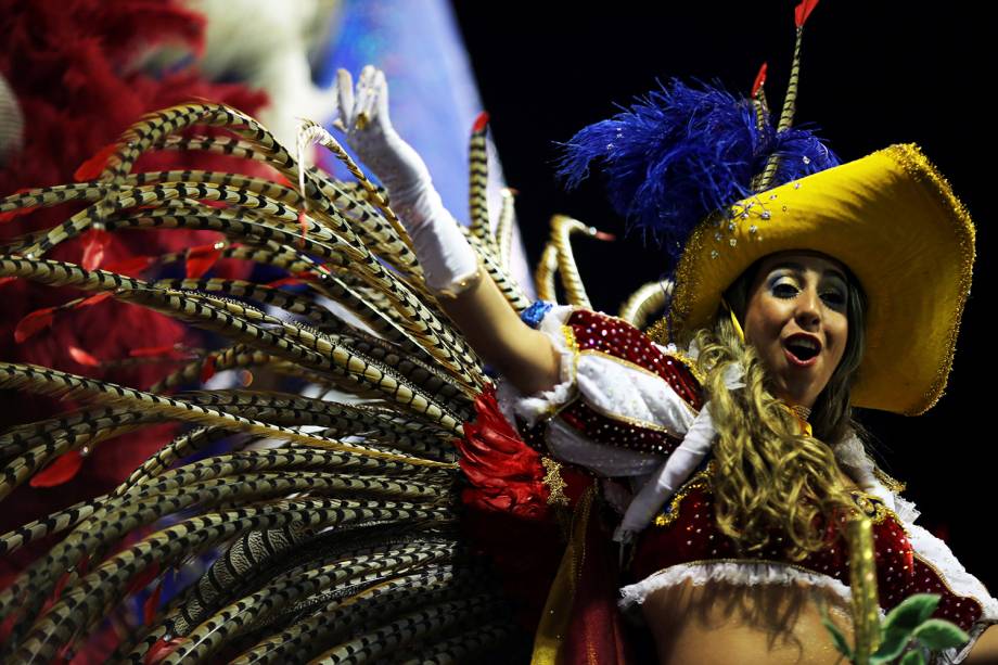 Com o enredo 'Maranhão: os tambores vão ecoar na terra de encantaria', a escola de samba Acadêmicos do Tatuapé desfila no Sambódromo do Anhembi, em São Paulo (SP) - 10/02/2018