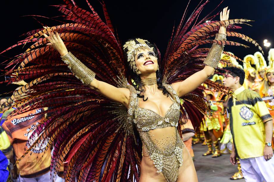 A rainha de bateria da Acadêmicos do Tucuruvi, Daniela Albuquerque, durante desfile no Sambódromo do Anhembi - 10/02/2018