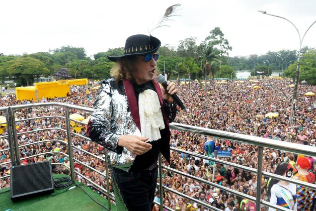 O cantor Alceu Valença agita foliões no Bloco 'Bicho Maluco Beleza', na região do Parque do Ibirapuera, em São Paulo (SP) - 03/02/2018 O cantor Alceu Valença agita foliões no Bloco 'Bicho Maluco Beleza', na região do Parque do Ibirapuera, em São Paulo (SP) - 03/02/2018