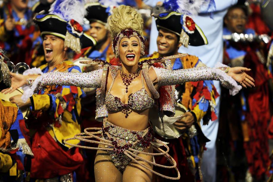 Lívia Andrade, madrinha de bateria da Império de Casa Verde, durante desfile no Sambódromo do Anhembi - 11/02/2018 Lívia Andrade, madrinha de bateria da Império de Casa Verde, durante desfile no Sambódromo do Anhembi - 11/02/2018