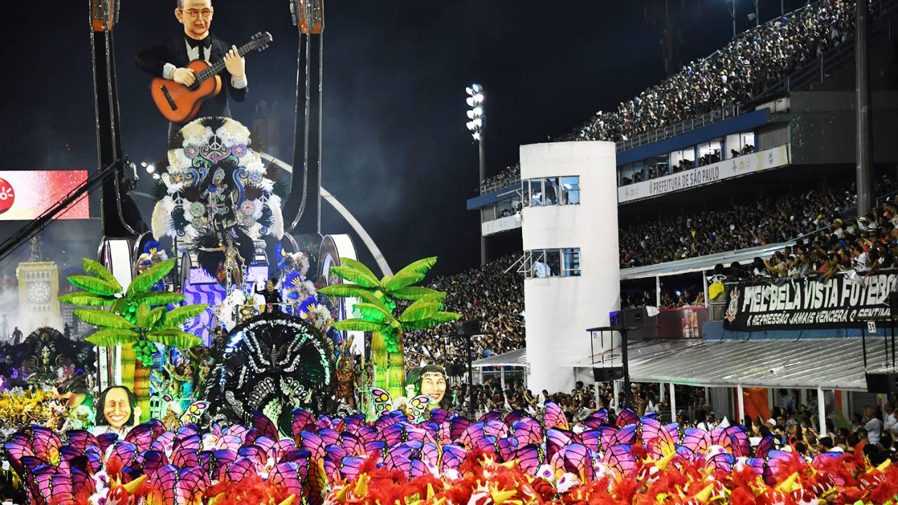 A escola de samba Vai-Vai é a quarta a desfilar no Sambódromo do Anhembi, durante a segunda noite do Carnaval paulistano - 11/02/2018