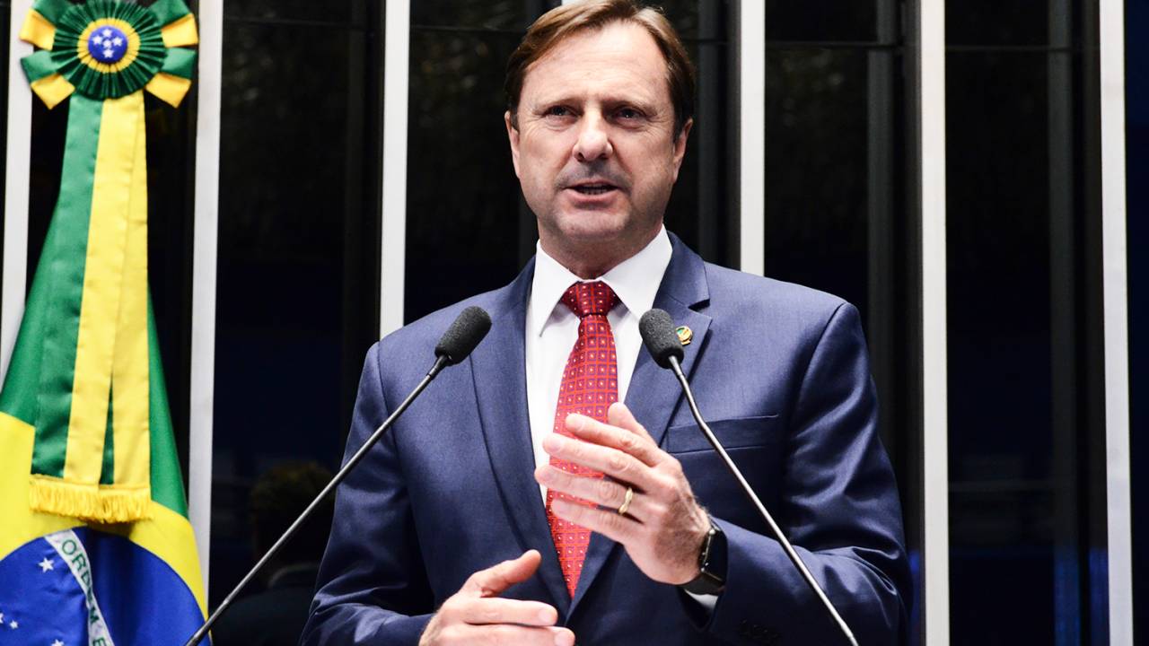 O senador Acir Gurgacz (PDT-RO), discursa no plenário do Senado Federal, em Brasília (DF) - 21/06/2017