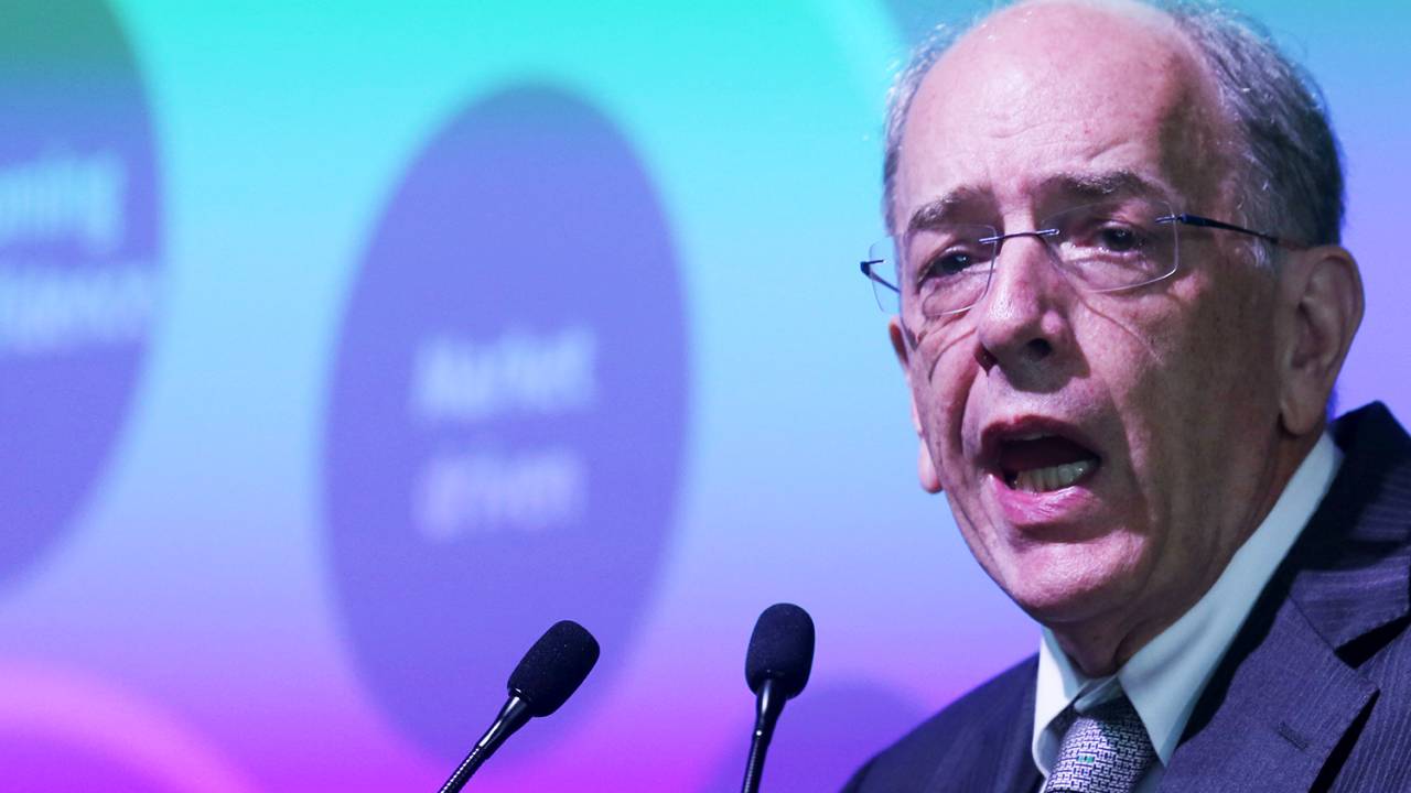 O presidente da Petrobras, Pedro Parente, discursa durante conferência realizada no Rio de Janeiro (RJ) - 28/02/2018