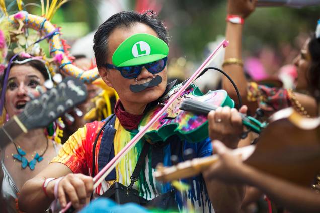 Bloco Céu na Terra anima foliões no bairro de Santa Tereza, no Rio de Janeiro (RJ), durante o pré-Carnaval carioca - 03/02/2018 Bloco Céu na Terra anima foliões no bairro de Santa Tereza, no Rio de Janeiro (RJ), durante o pré-Carnaval carioca - 03/02/2018