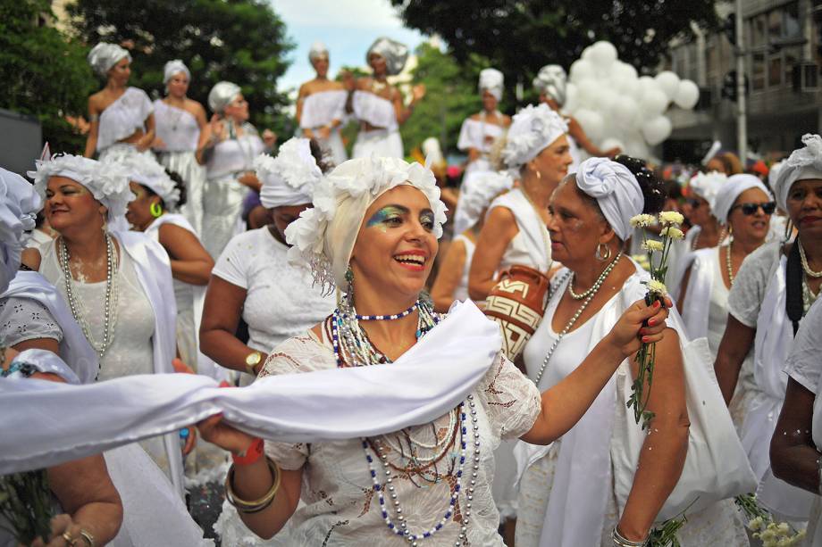 Bloco Cordão do Boitatá anima foliões no Rio de Janeiro (RJ), durante o pré-Carnaval carioca - 04/02/2018